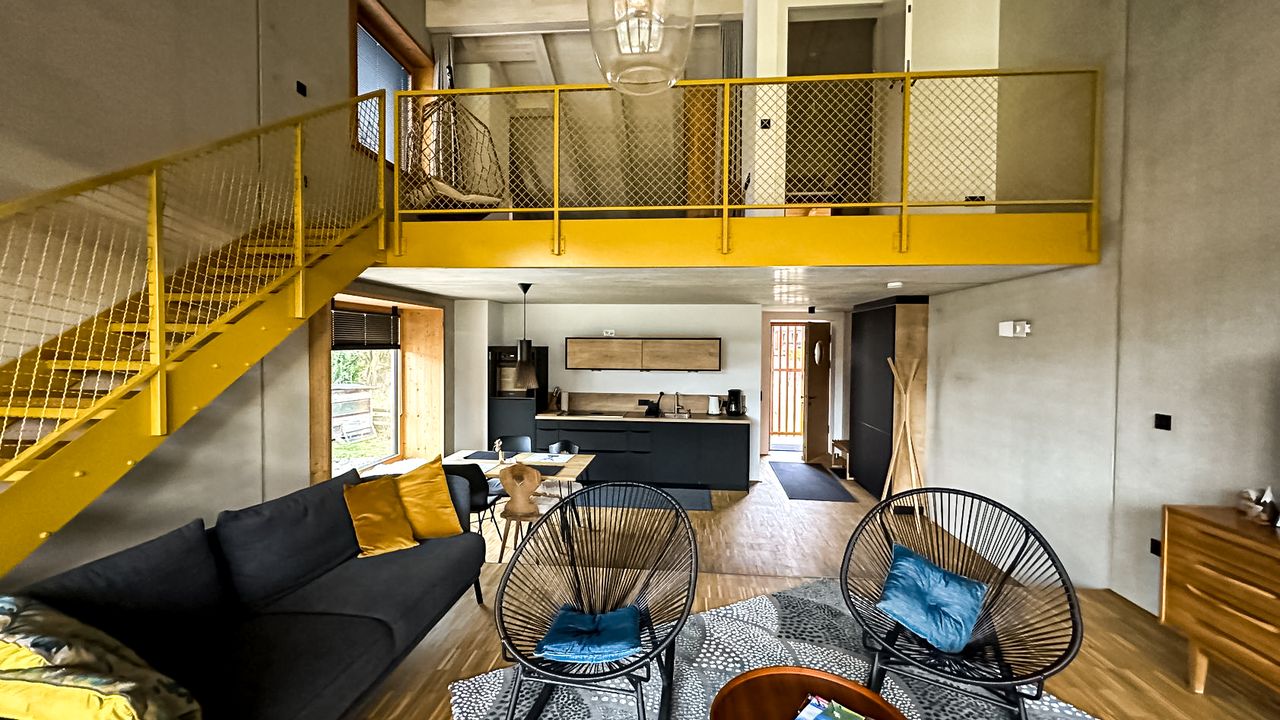 Galerie mit offenen Schlafen und weiterem Zimmer Galerie mit offenen Schlafen und weiterem Zimmer